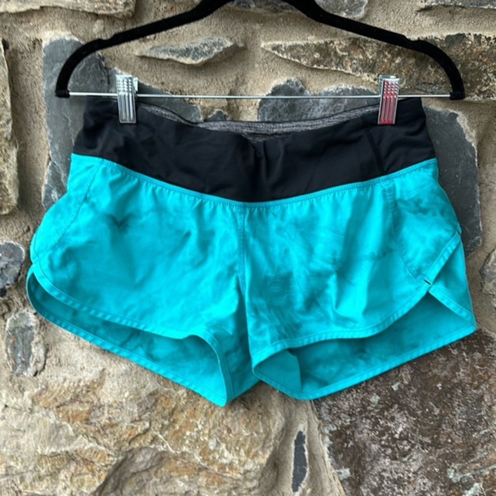 Lululemon Athletica Speed Shorts in Aqua Blue Tie Dye & Black Size 6